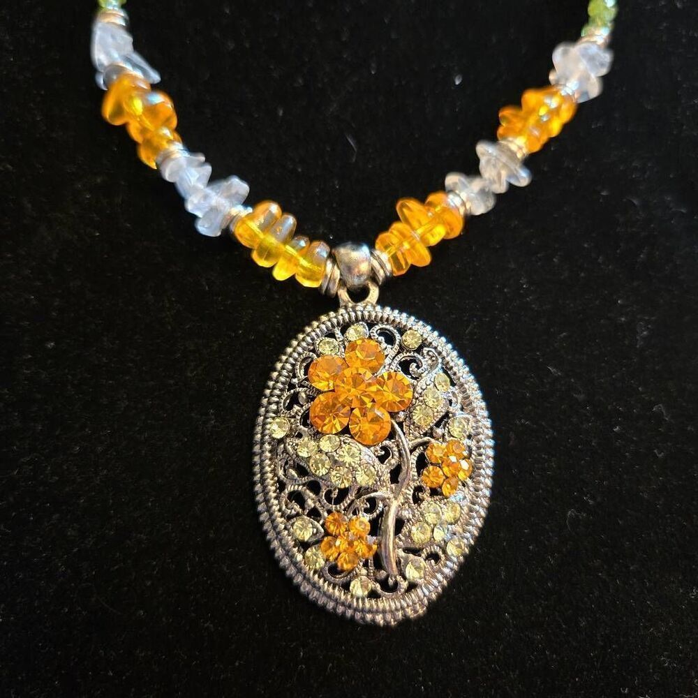 Rhinestone & Chip Stone Flower Necklace Green Yellow Silver - Picture 1 of 7